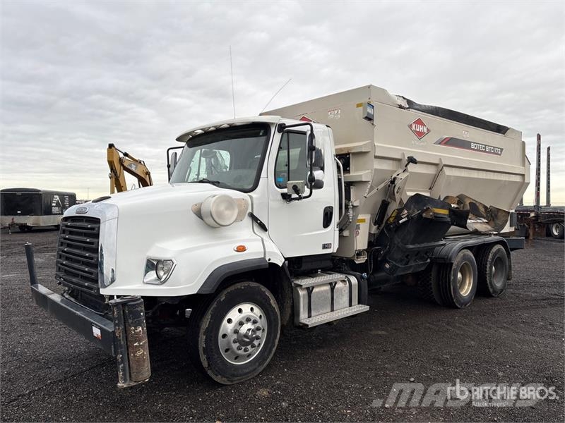Freightliner 114SD 6x4 Feed Truck Viljaveokid