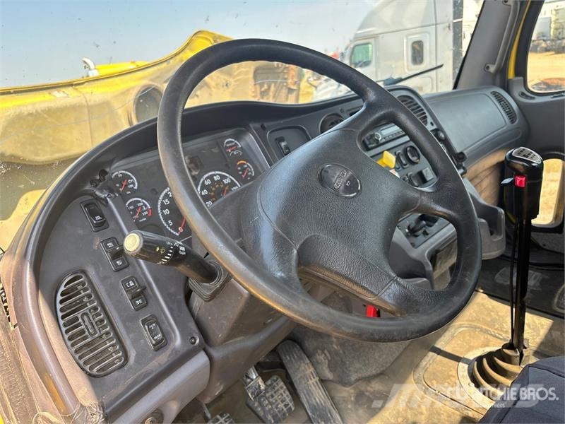 Freightliner 114SD 6x4 Cab and Chassis (Inoperable) 캐빈 및 인테리어
