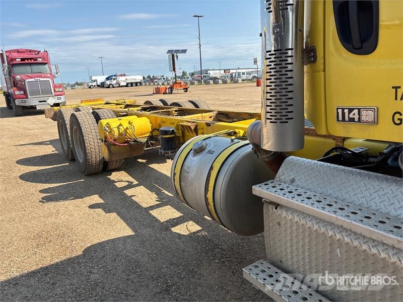 Freightliner 114SD 6x4 Cab and Chassis 캐빈 및 인테리어