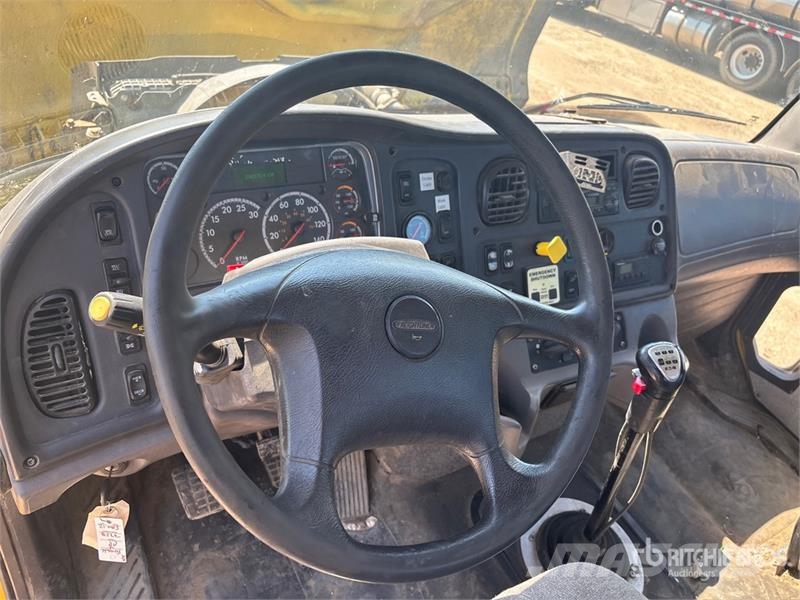 Freightliner 114SD 6x4 Cab and Chassis 캐빈 및 인테리어