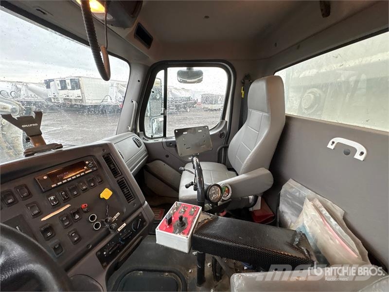 Freightliner 114SD 6x4 Feed Truck Viljaveokid