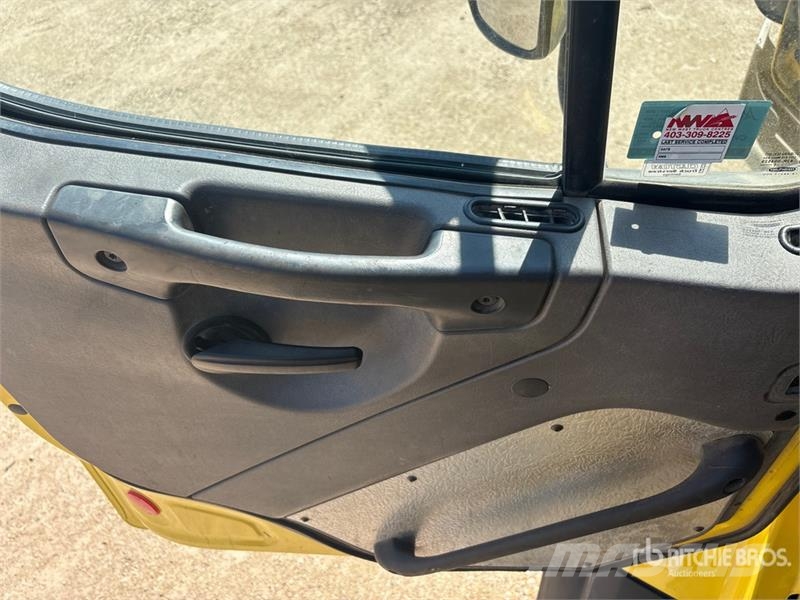 Freightliner 114SD 6x4 Cab and Chassis 캐빈 및 인테리어