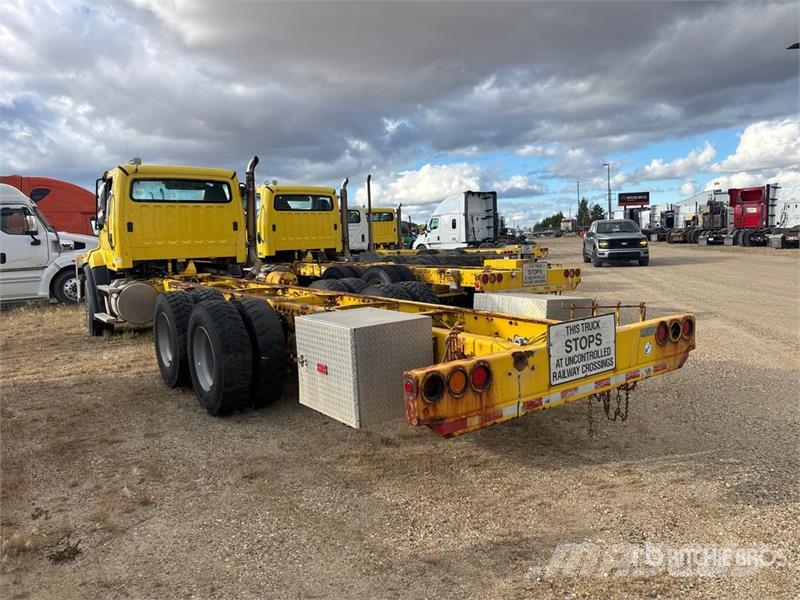 Freightliner 114SD 6x4 Cab and Chassis (Inoperable) Cabinas e interior