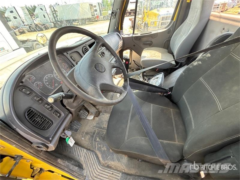 Freightliner 114SD 6x4 Cab and Chassis (Inoperable) 캐빈 및 인테리어