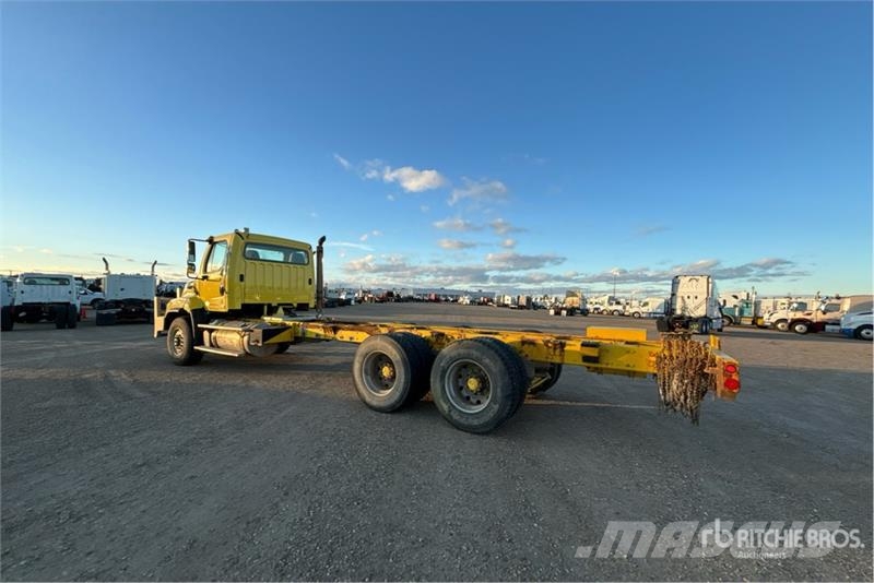 Freightliner 114SD 6x4 Cab and Chassis Cabinas e interior