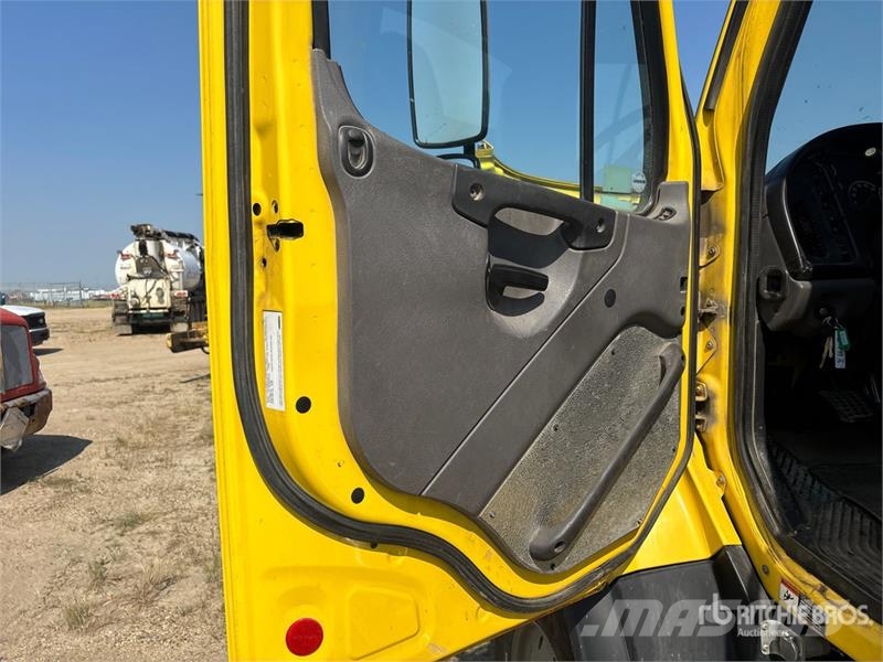 Freightliner 114SD 6x4 Cab and Chassis (Inoperable) 캐빈 및 인테리어