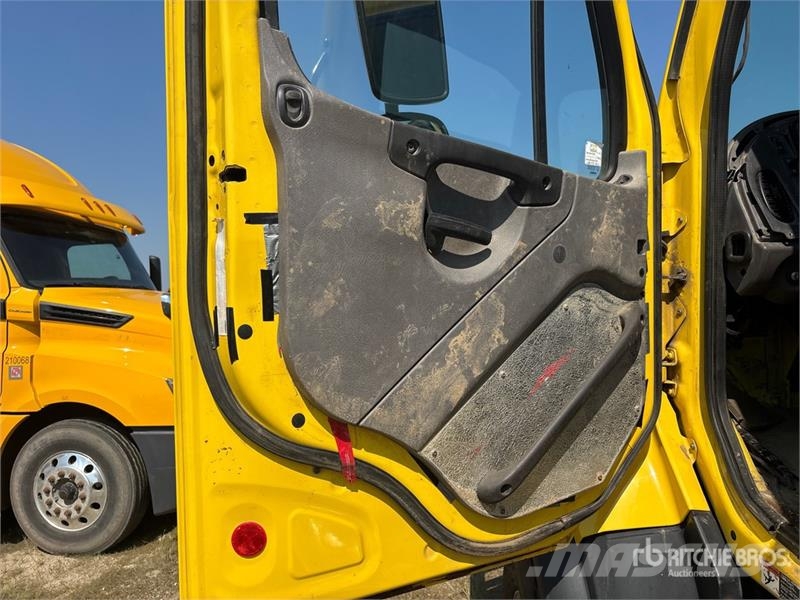 Freightliner 114SD 6x4 Cab and Chassis (Inoperable) 캐빈 및 인테리어