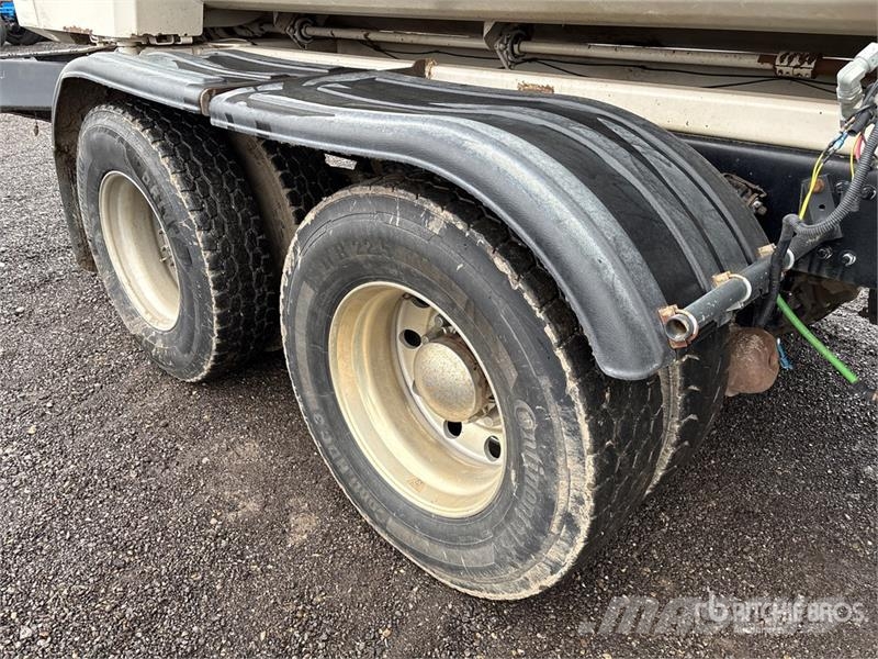 Freightliner 114SD 6x4 Feed Truck Viljaveokid