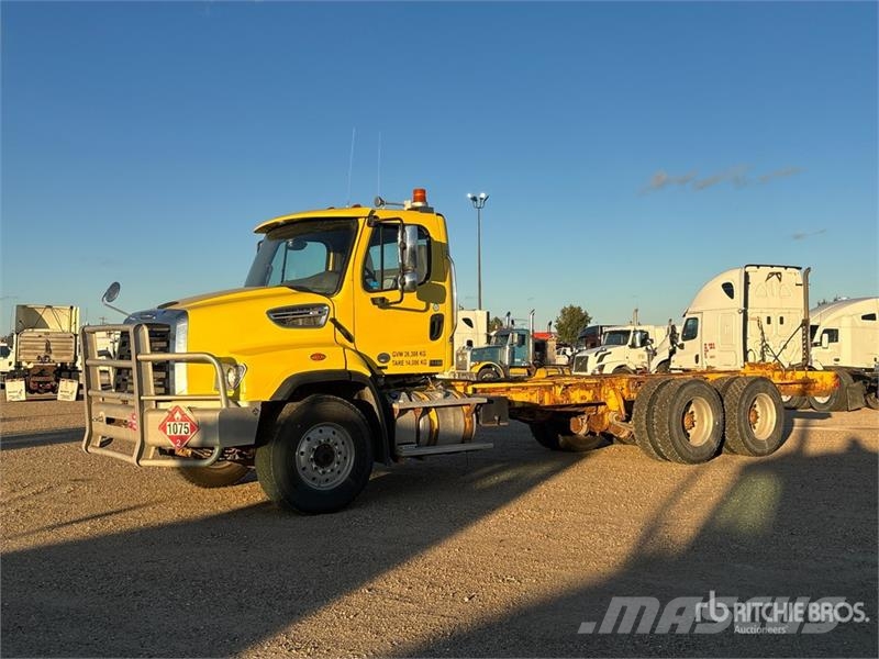 Freightliner 114SD 6x4 Cab and Chassis Cabinas