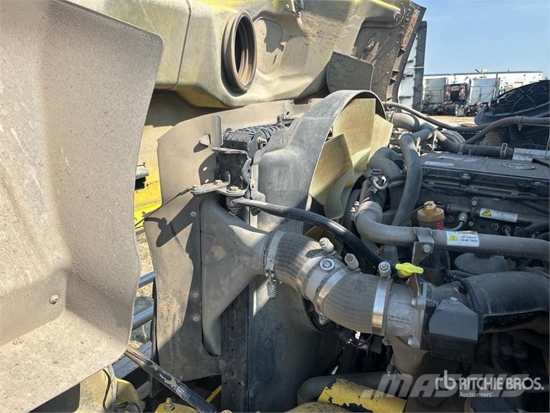 Freightliner 114SD 6x4 Cab and Chassis (Inoperable) 캐빈 및 인테리어