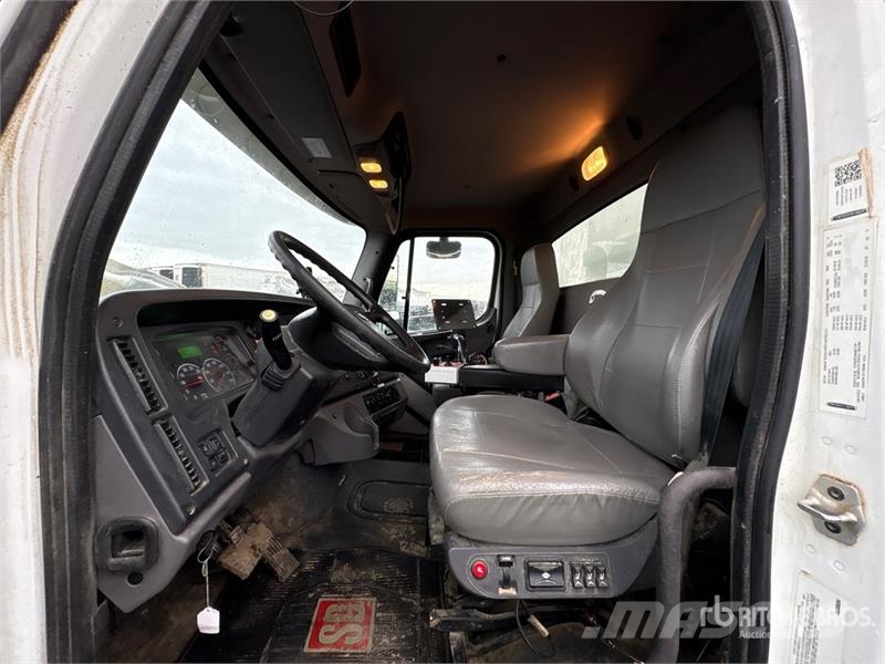 Freightliner 114SD 6x4 Feed Truck Viljaveokid
