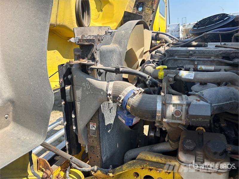 Freightliner 114SD 6x4 Cab and Chassis (Inoperable) 캐빈 및 인테리어