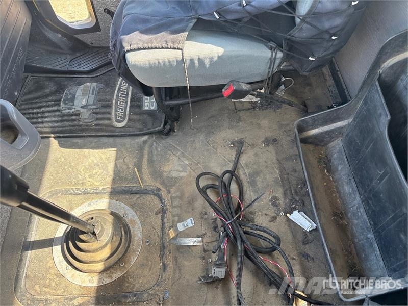 Freightliner 114SD 6x4 Cab and Chassis (Inoperable) 캐빈 및 인테리어