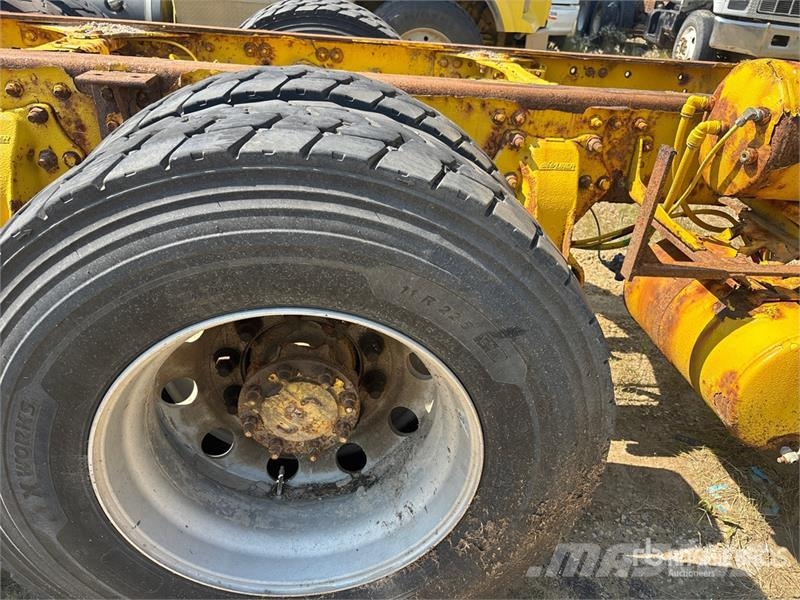 Freightliner 114SD 6x4 Cab and Chassis (Inoperable) 캐빈 및 인테리어
