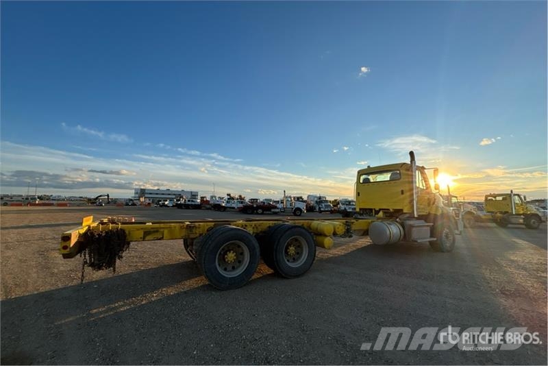 Freightliner 114SD 6x4 Cab and Chassis Cabinas