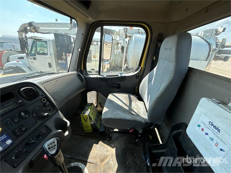 Freightliner 114SD 6x4 Cab and Chassis 캐빈 및 인테리어