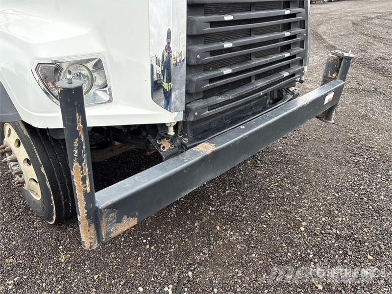 Freightliner 114SD 6x4 Feed Truck Viljaveokid