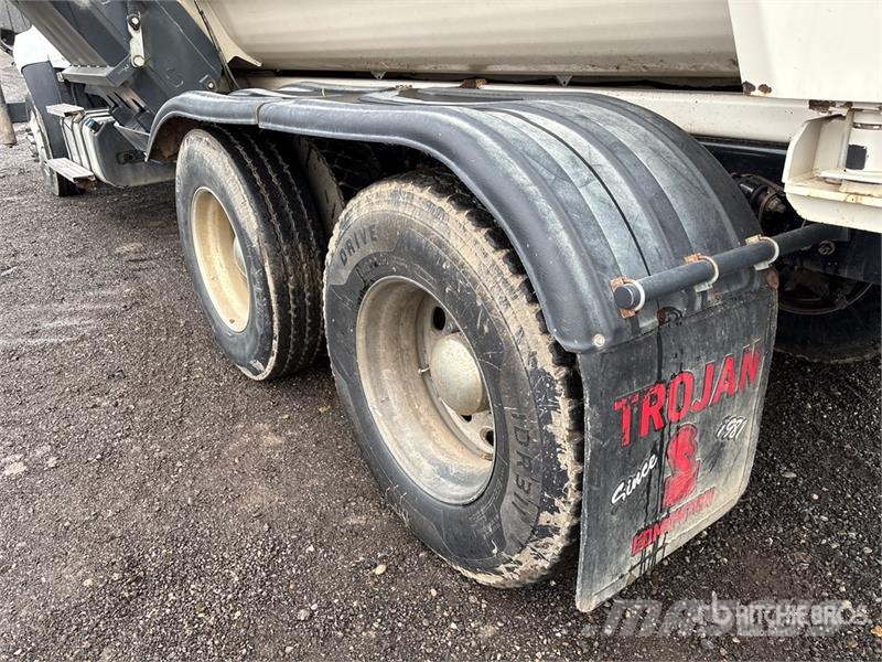 Freightliner 114SD 6x4 Feed Truck Viljaveokid