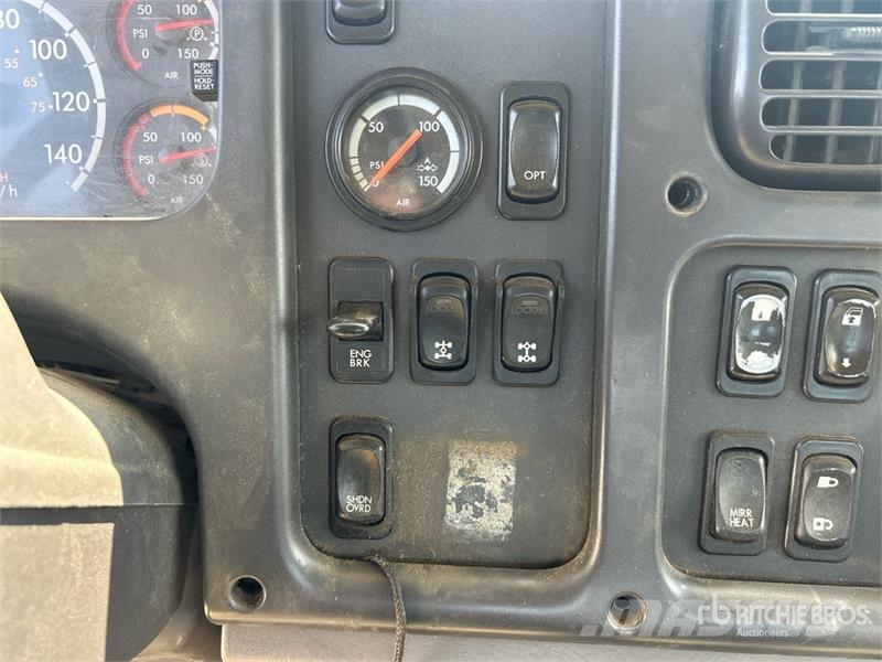 Freightliner 114SD 6x4 Cab and Chassis 캐빈 및 인테리어