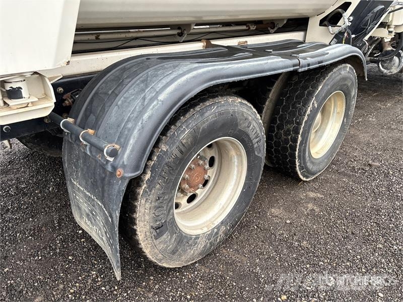 Freightliner 114SD 6x4 Feed Truck Viljaveokid