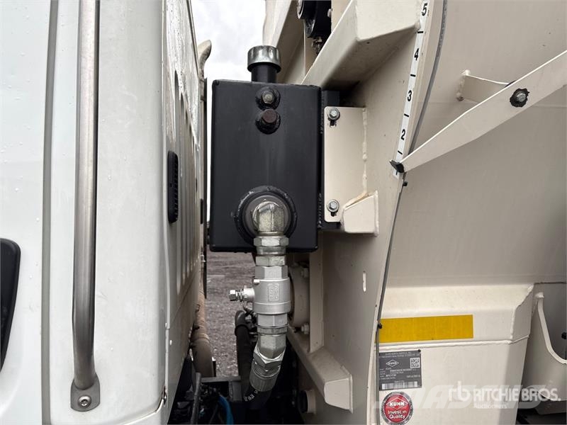 Freightliner 114SD 6x4 Feed Truck Viljaveokid