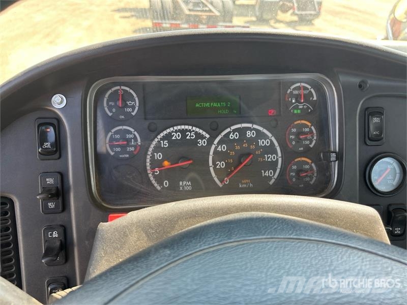 Freightliner 114SD 6x4 Cab and Chassis 캐빈 및 인테리어