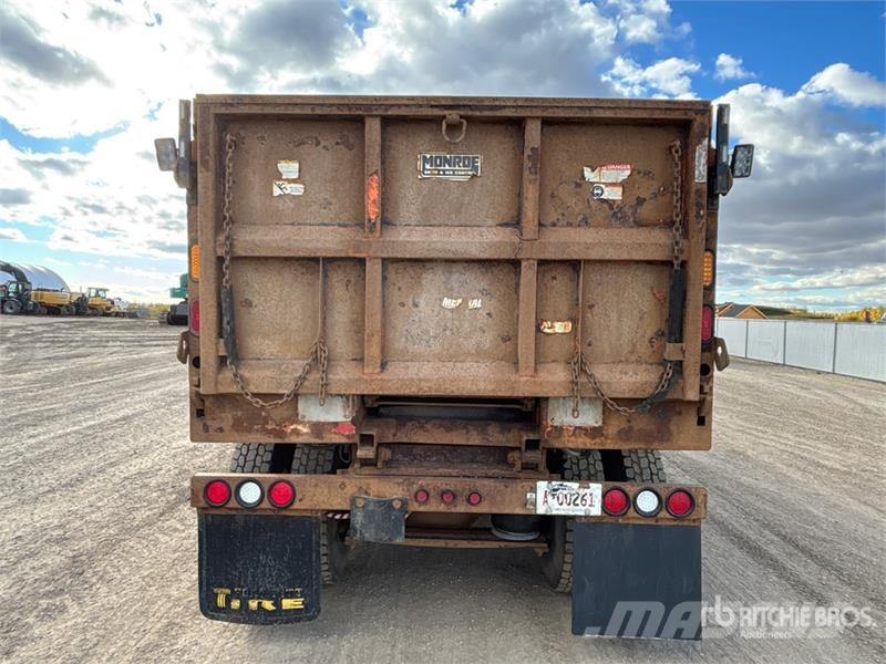 Freightliner 114SD 6x4 Snow Plow Truck Комбинированные дорожные машины