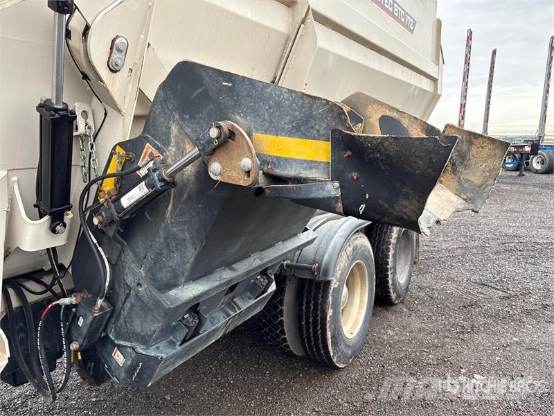 Freightliner 114SD 6x4 Feed Truck Viljaveokid