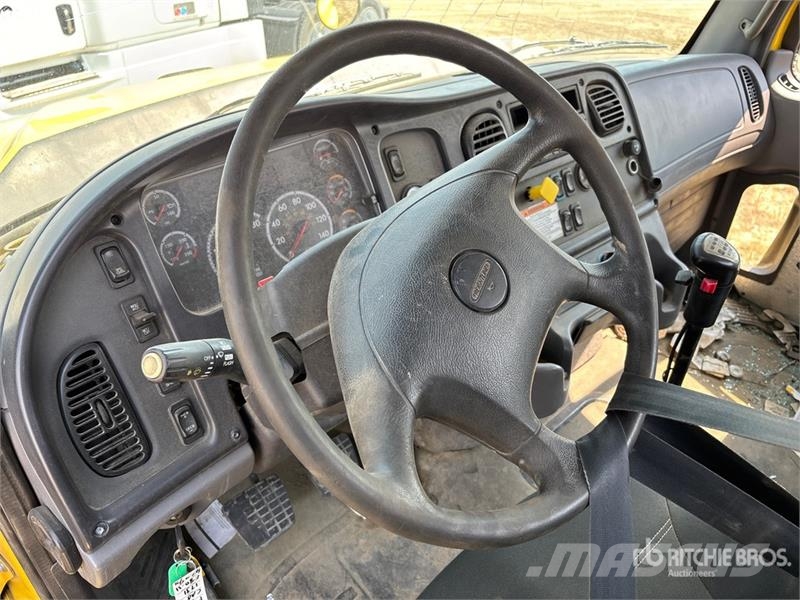 Freightliner 114SD 6x4 Cab and Chassis (Inoperable) 캐빈 및 인테리어