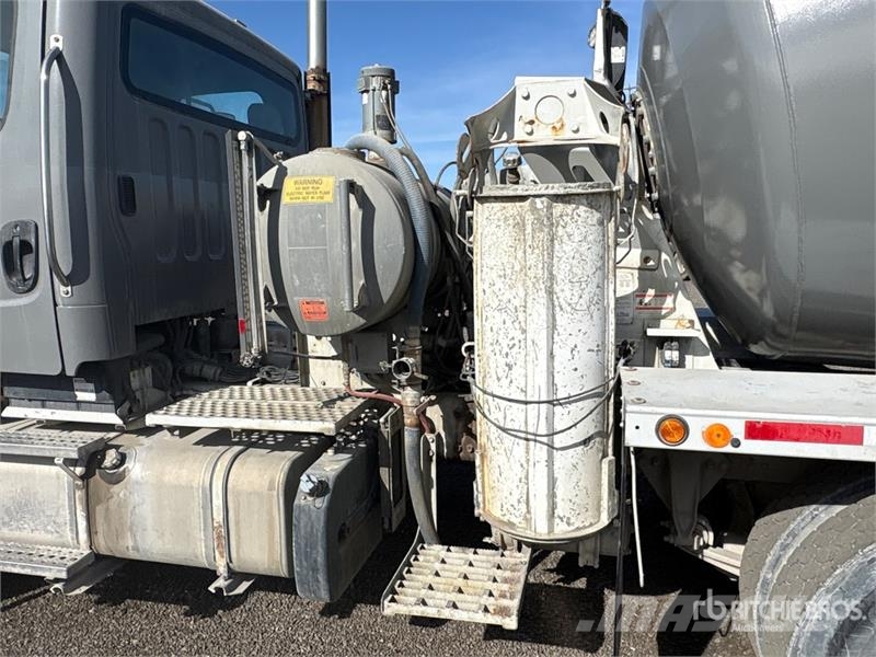 Freightliner 114SD 8x6 Mixer Truck Betonikuorma-autot