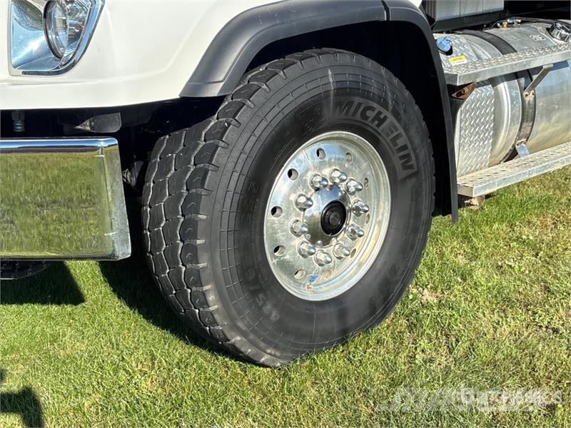 Freightliner 114SD 8x6 Grain Truck Getreidekipper