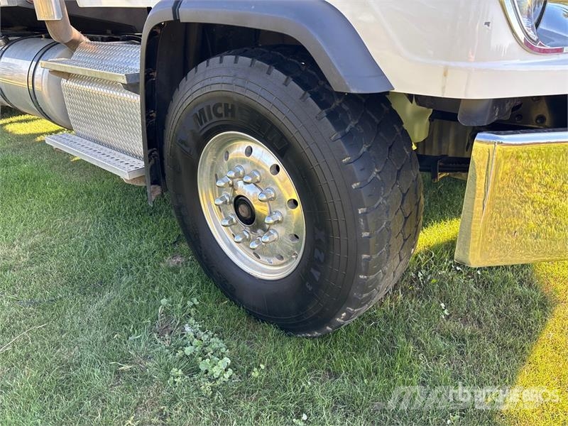Freightliner 114SD 8x6 Grain Truck Getreidekipper