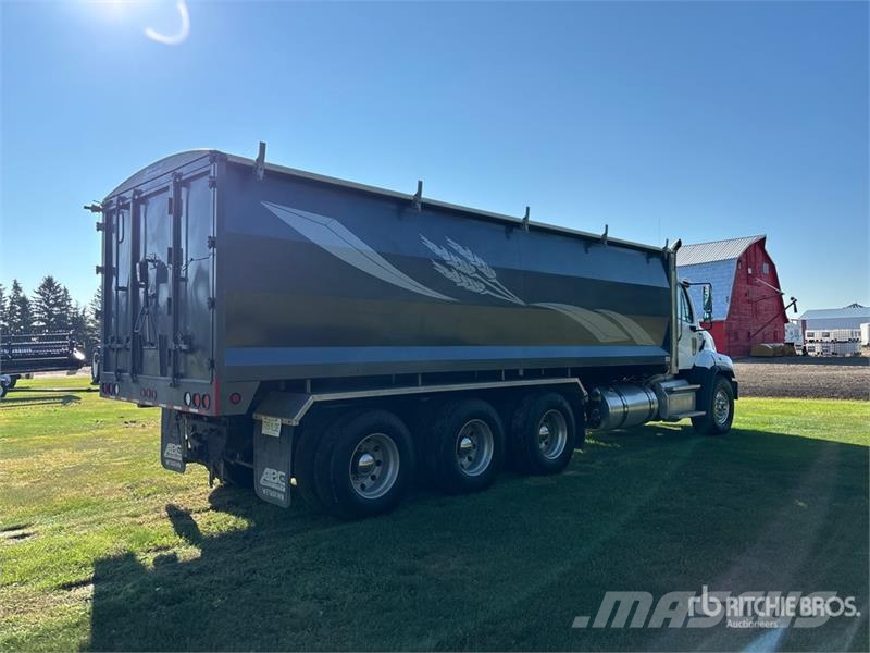 Freightliner 114SD 8x6 Grain Truck Getreidekipper