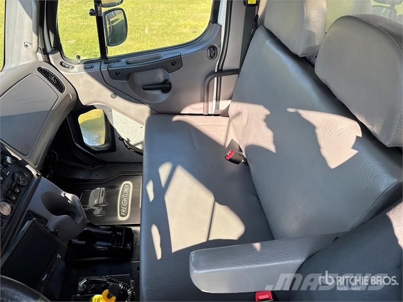 Freightliner 114SD 8x6 Grain Truck Getreidekipper