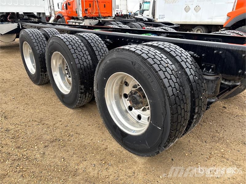 Freightliner 114SD 8x6 Cab and Chassis 驾驶室与内部