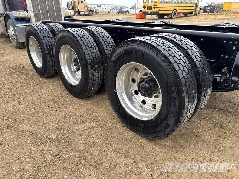 Freightliner 114SD 8x6 Cab and Chassis 驾驶室与内部
