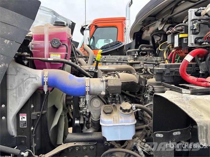Freightliner 114SD 8x6 Cab and Chassis 驾驶室与内部