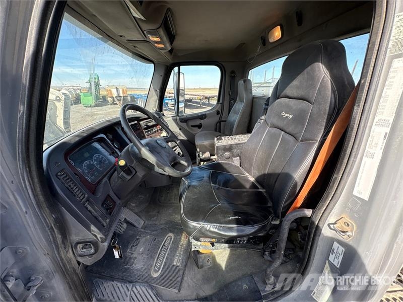 Freightliner 114SD 8x6 Mixer Truck Betonikuorma-autot