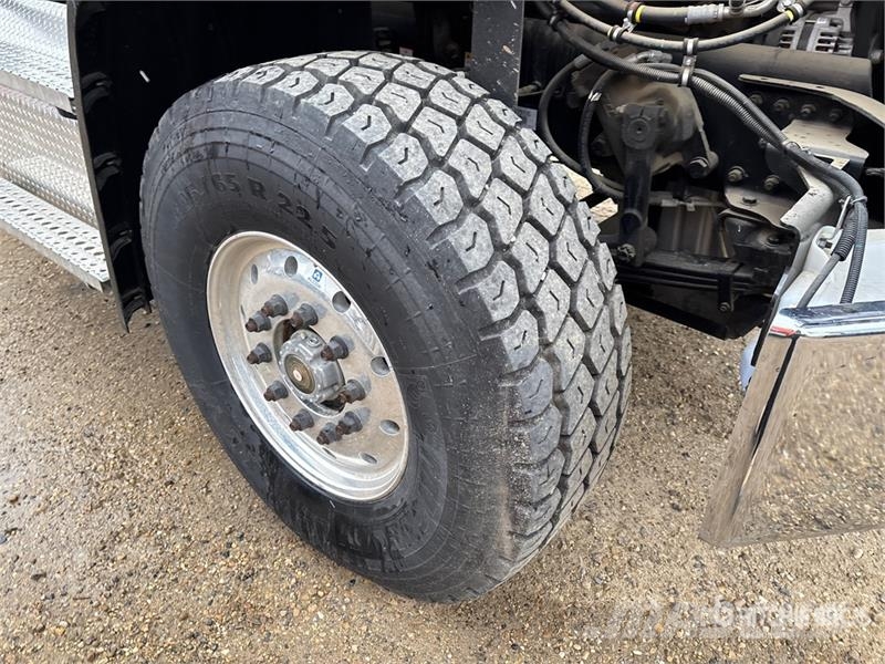 Freightliner 114SD 8x6 Cab and Chassis 驾驶室与内部