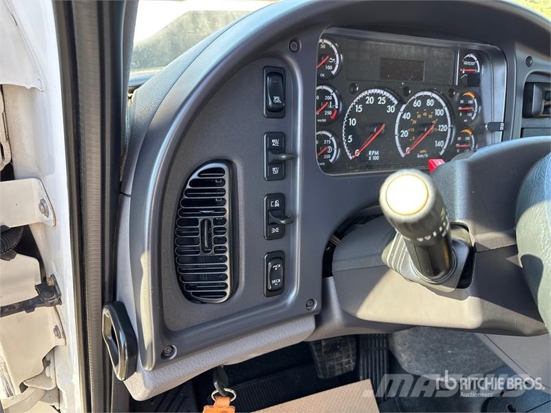 Freightliner 114SD 8x6 Grain Truck Getreidekipper