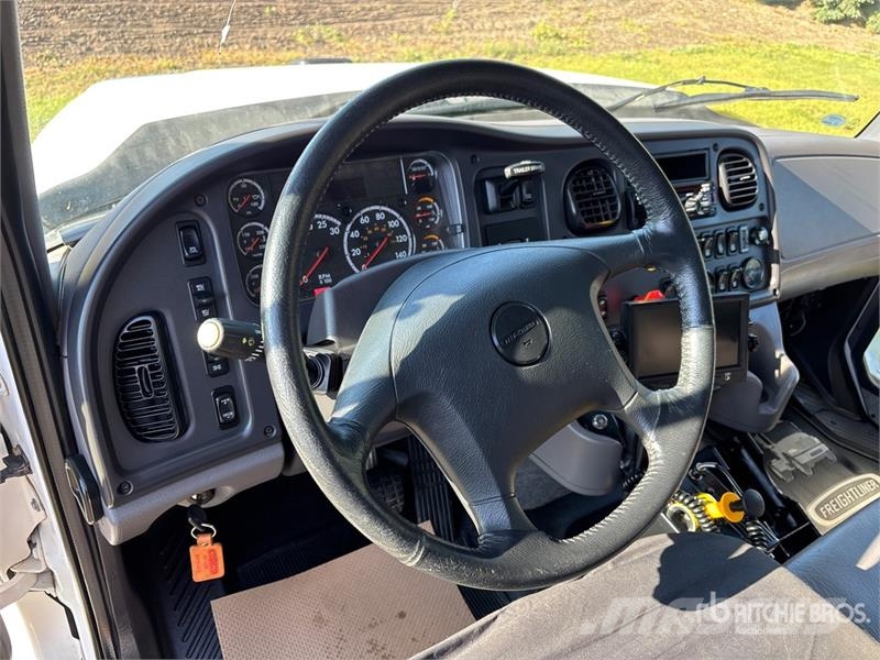Freightliner 114SD 8x6 Grain Truck Getreidekipper