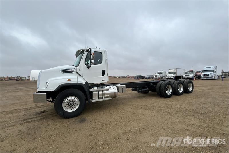 Freightliner 114SD 8x6 Cab and Chassis 驾驶室与内部