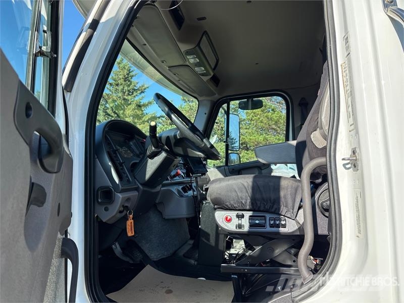 Freightliner 114SD 8x6 Grain Truck Getreidekipper