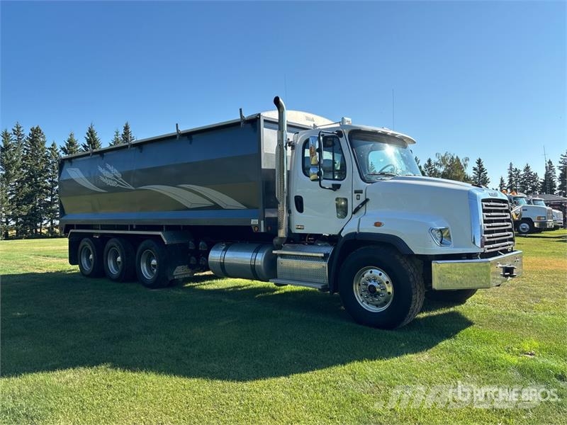 Freightliner 114SD 8x6 Grain Truck Getreidekipper
