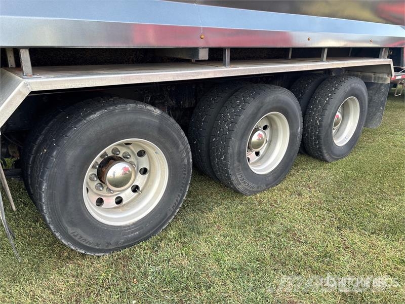 Freightliner 114SD 8x6 Grain Truck Autocarro agricolo / grano