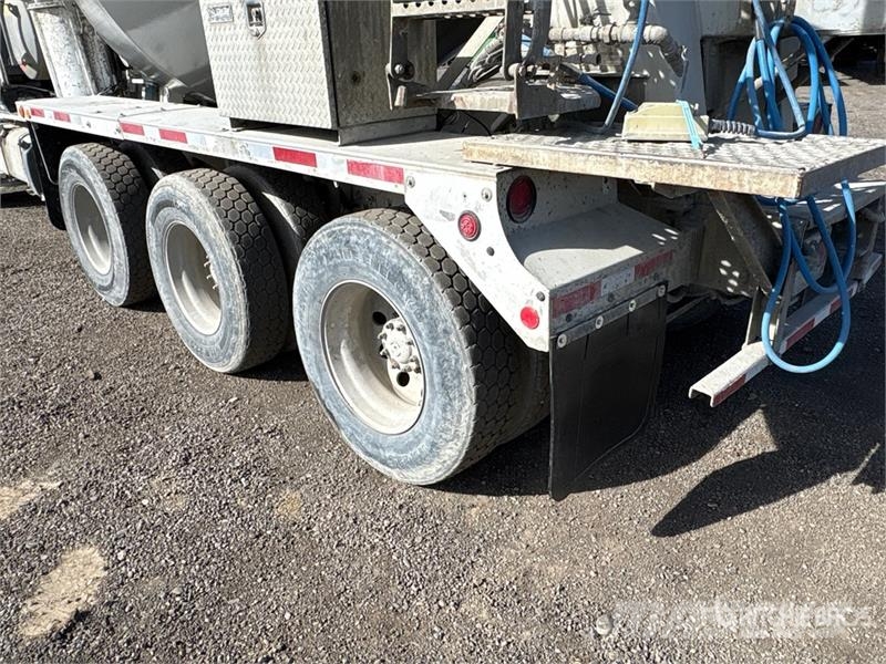 Freightliner 114SD 8x6 Mixer Truck Betonikuorma-autot