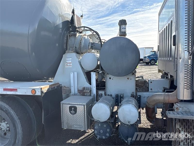 Freightliner 114SD 8x6 Mixer Truck Betonikuorma-autot