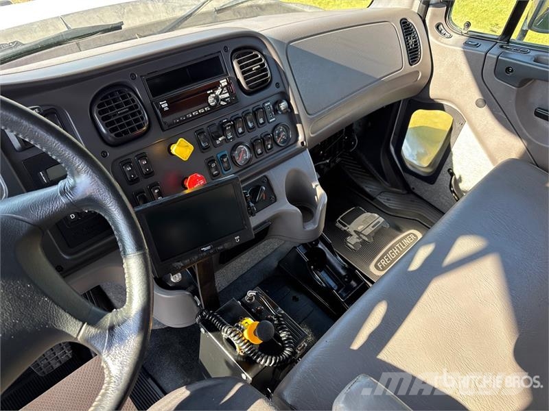 Freightliner 114SD 8x6 Grain Truck Getreidekipper