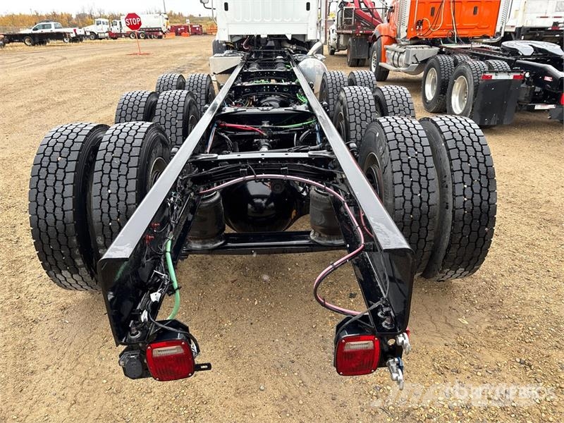 Freightliner 114SD 8x6 Cab and Chassis 驾驶室与内部