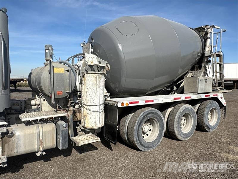 Freightliner 114SD 8x6 Mixer Truck Betonikuorma-autot